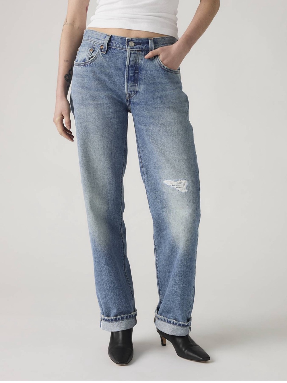 Levi’s 501 90s selvedge denim. 30 x 32. Medium Wash.